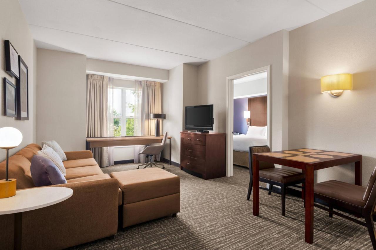 Near Hamilton Place 3* Chattanooga