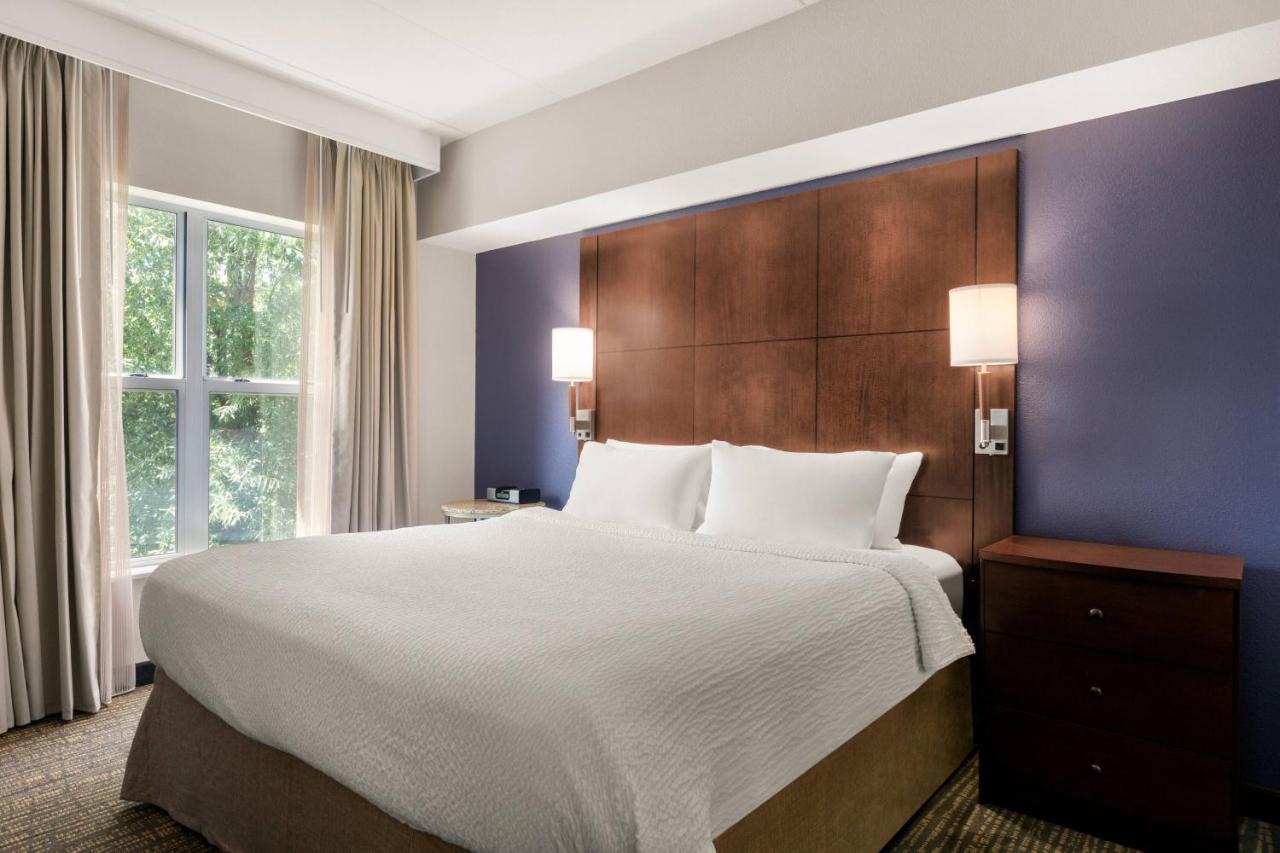 Near Hamilton Place Hotel 3*