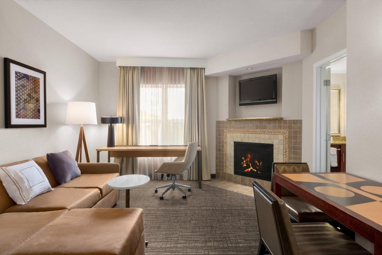 Near Hamilton Place Hotel 3*