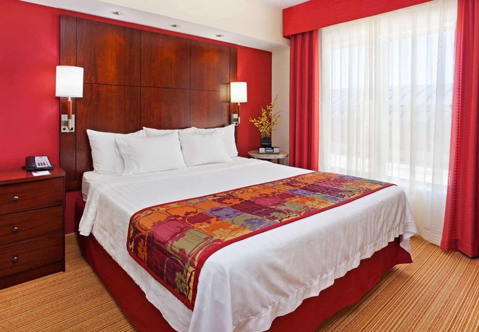 Hotel Near Hamilton Place 3*